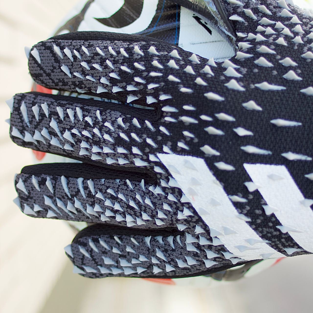 Воротарські рукавички Predator 20 Pro