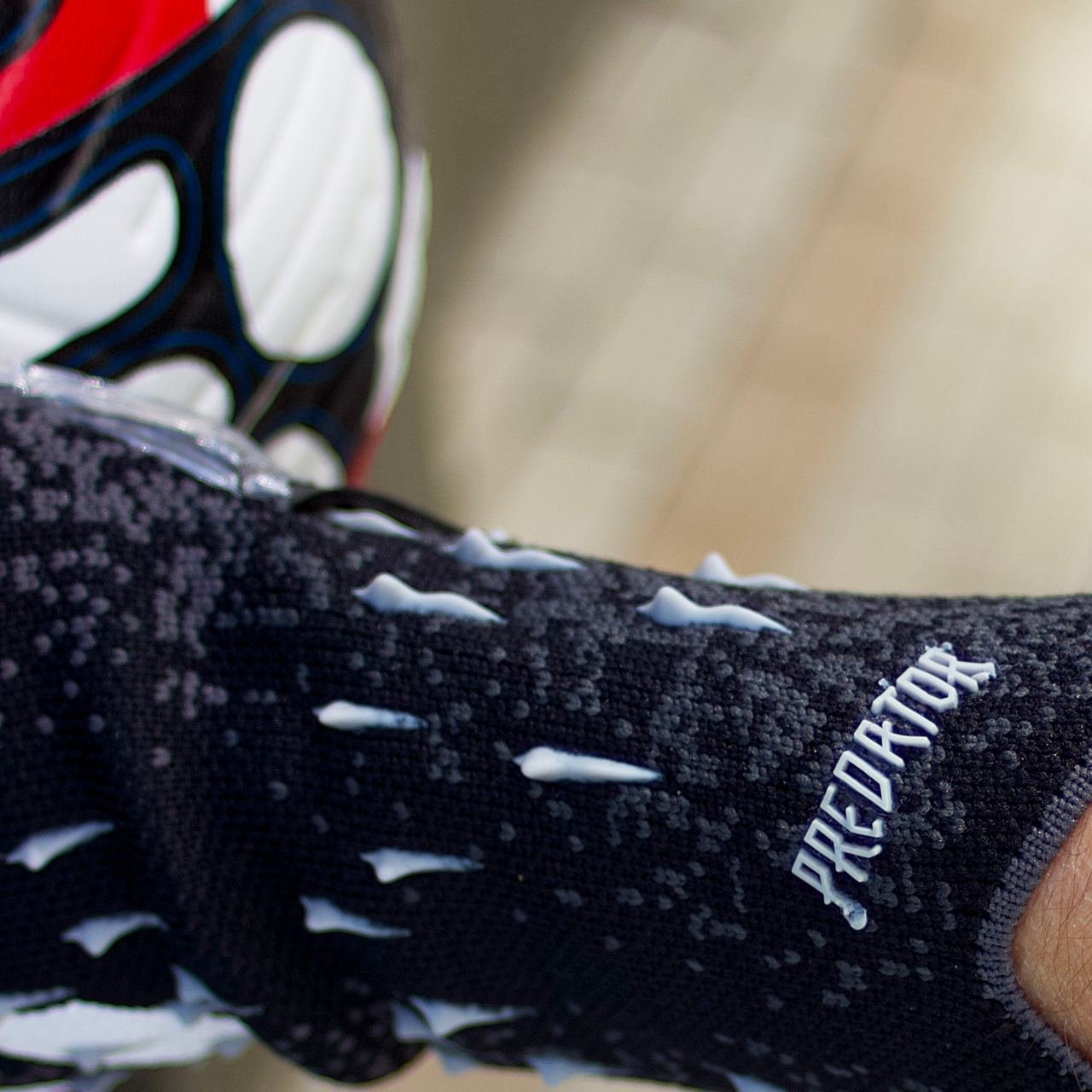 Воротарські рукавички Predator 20 Pro