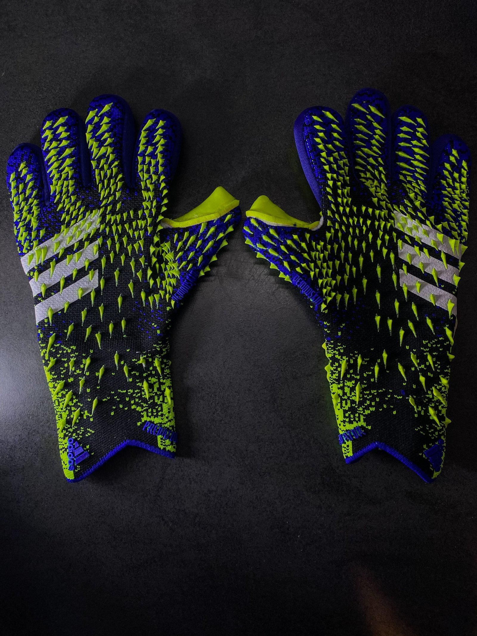 Воротарські рукавички Predator 20 Pro