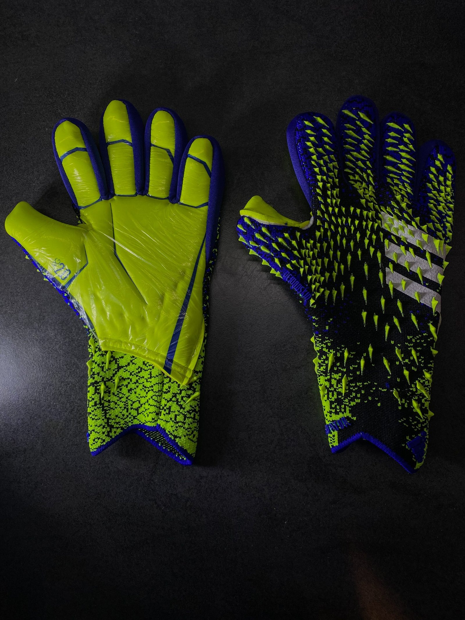 Воротарські рукавички Predator 20 Pro