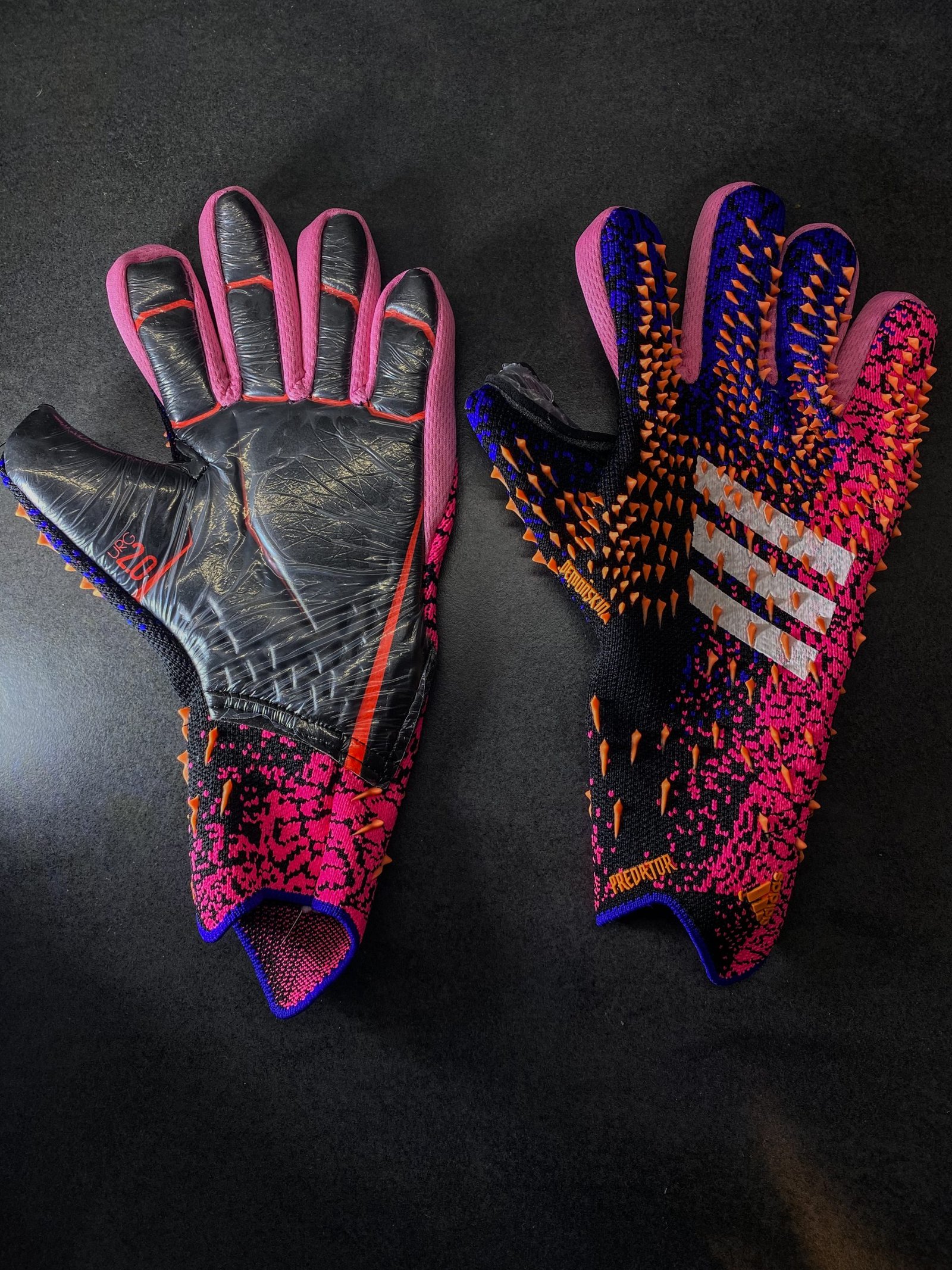 Воротарські рукавички  Predator 20 Pro