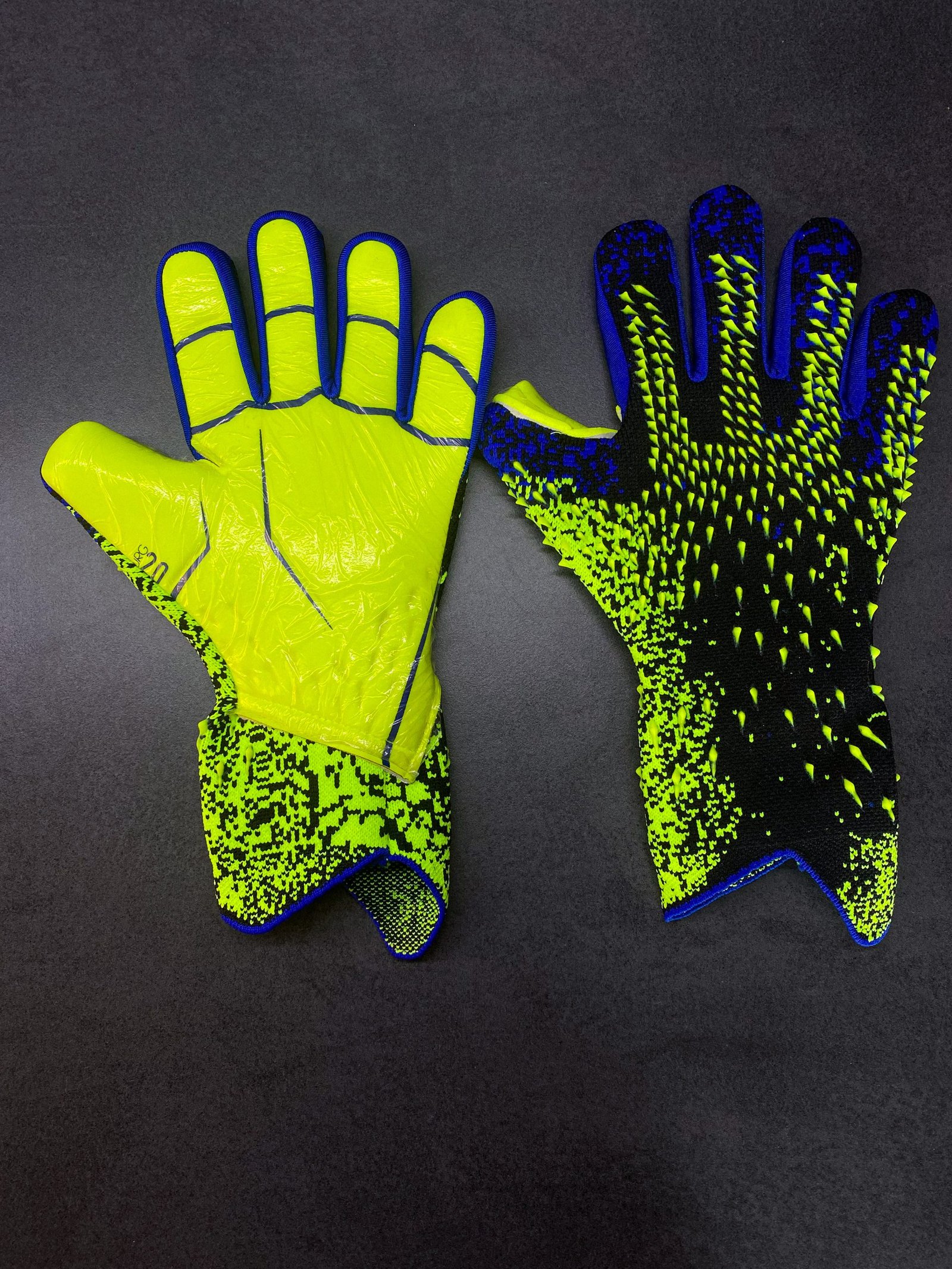 Воротарські рукавички Predator 20 Pro