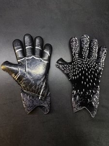 Воротарські рукавички Predator 20 Pro