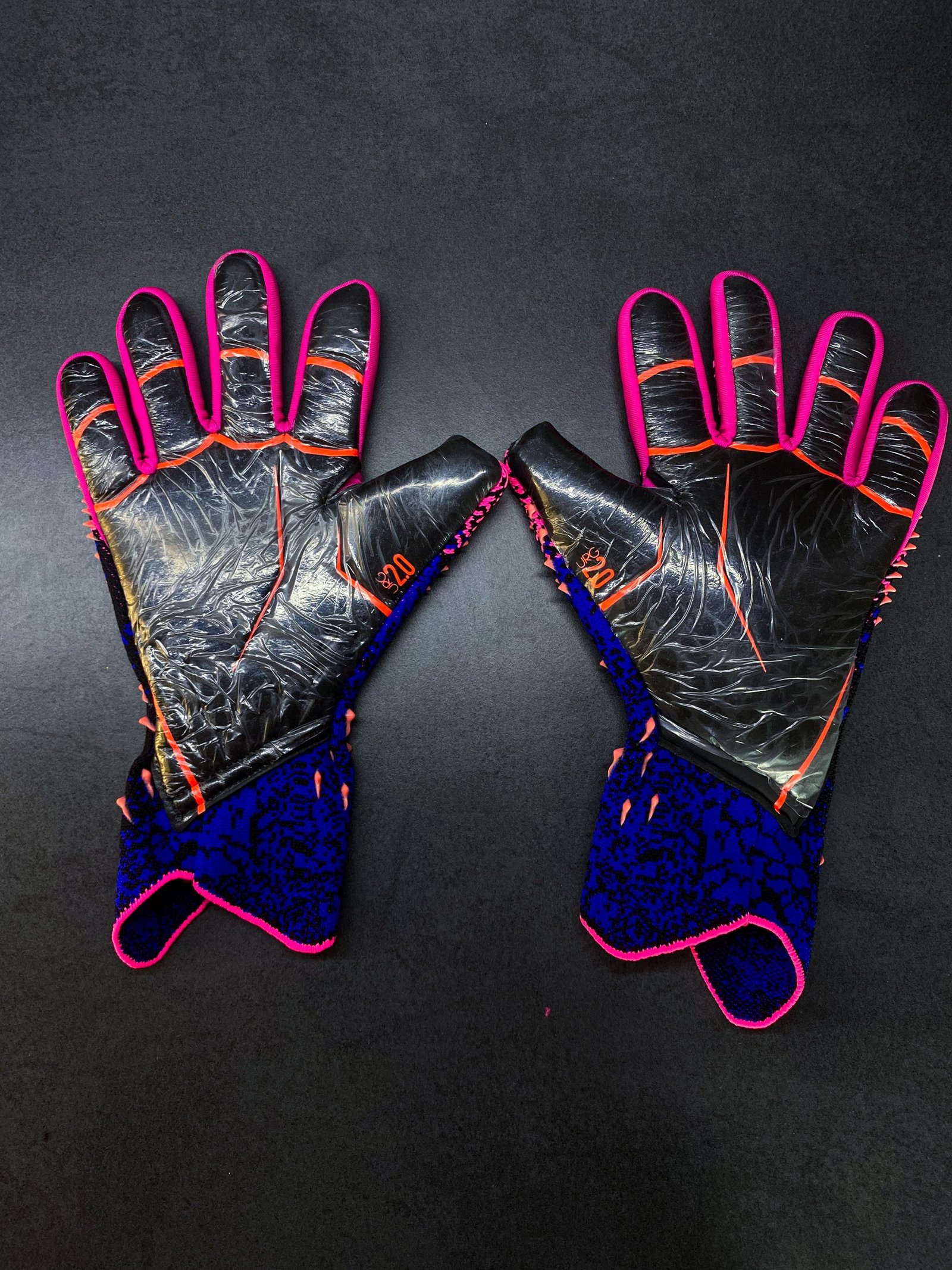 Воротарські рукавички Predator 20 Pro