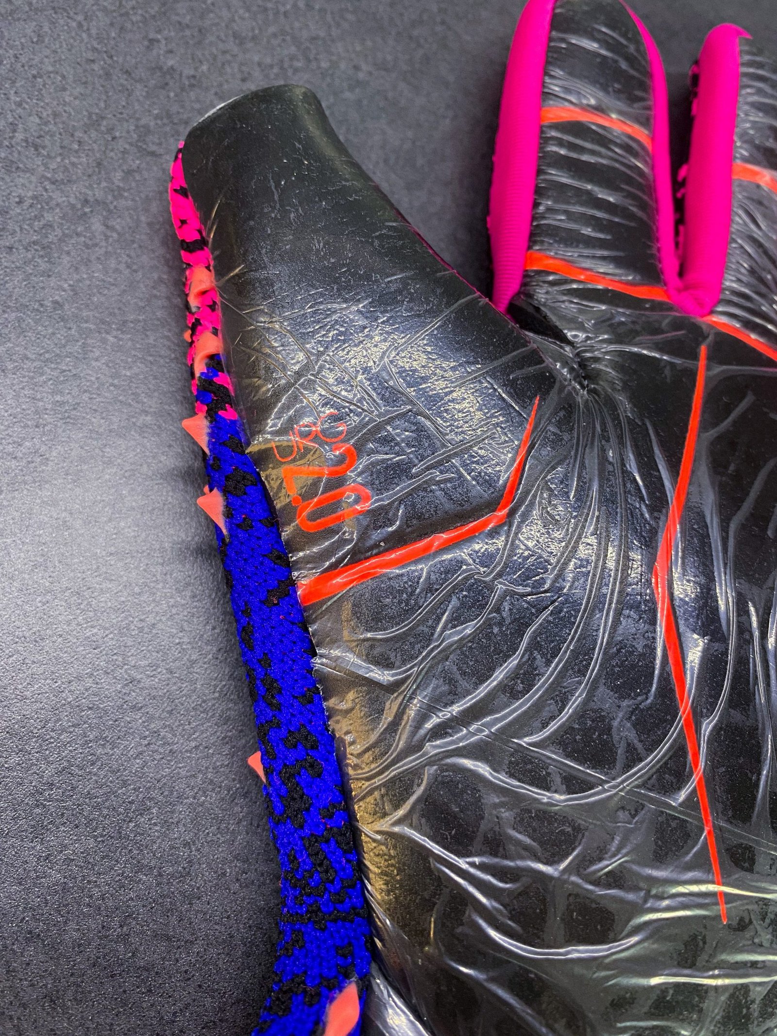 Воротарські рукавички Predator 20 Pro