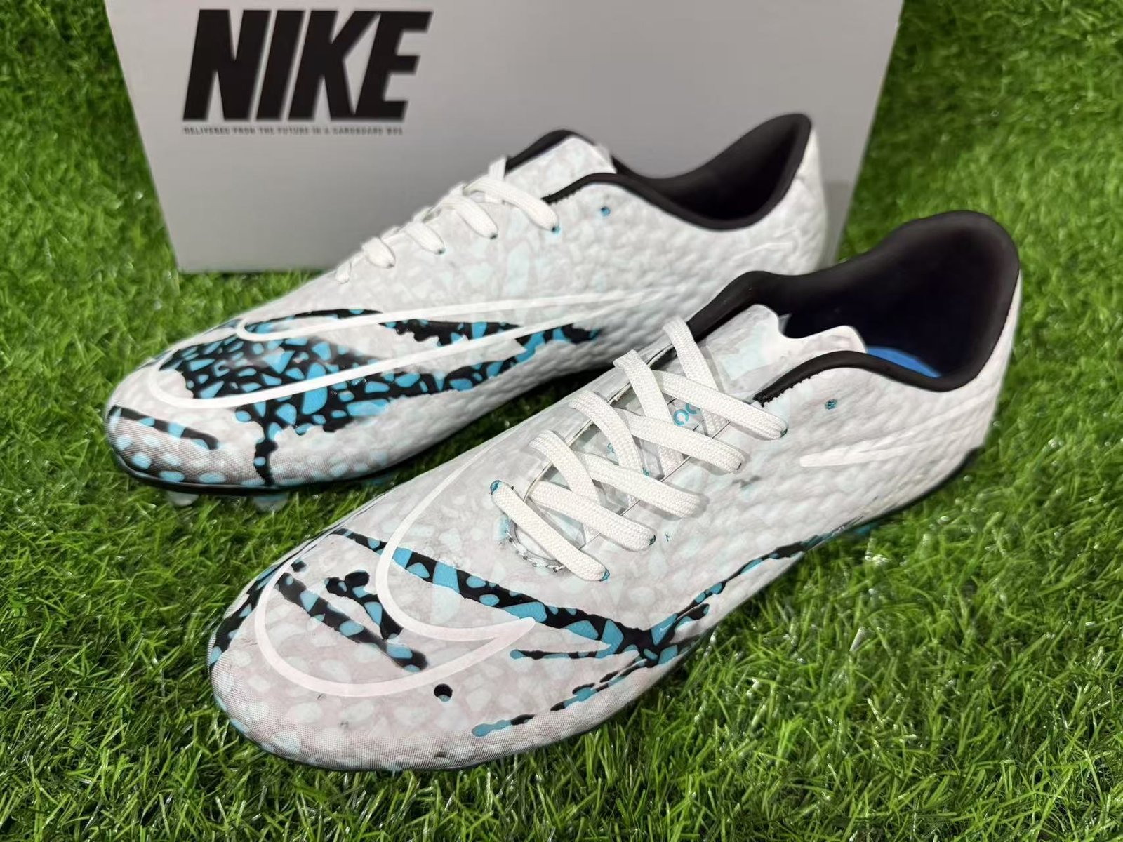 Бутси Hypervenom Phantom FG (змінюють колір)