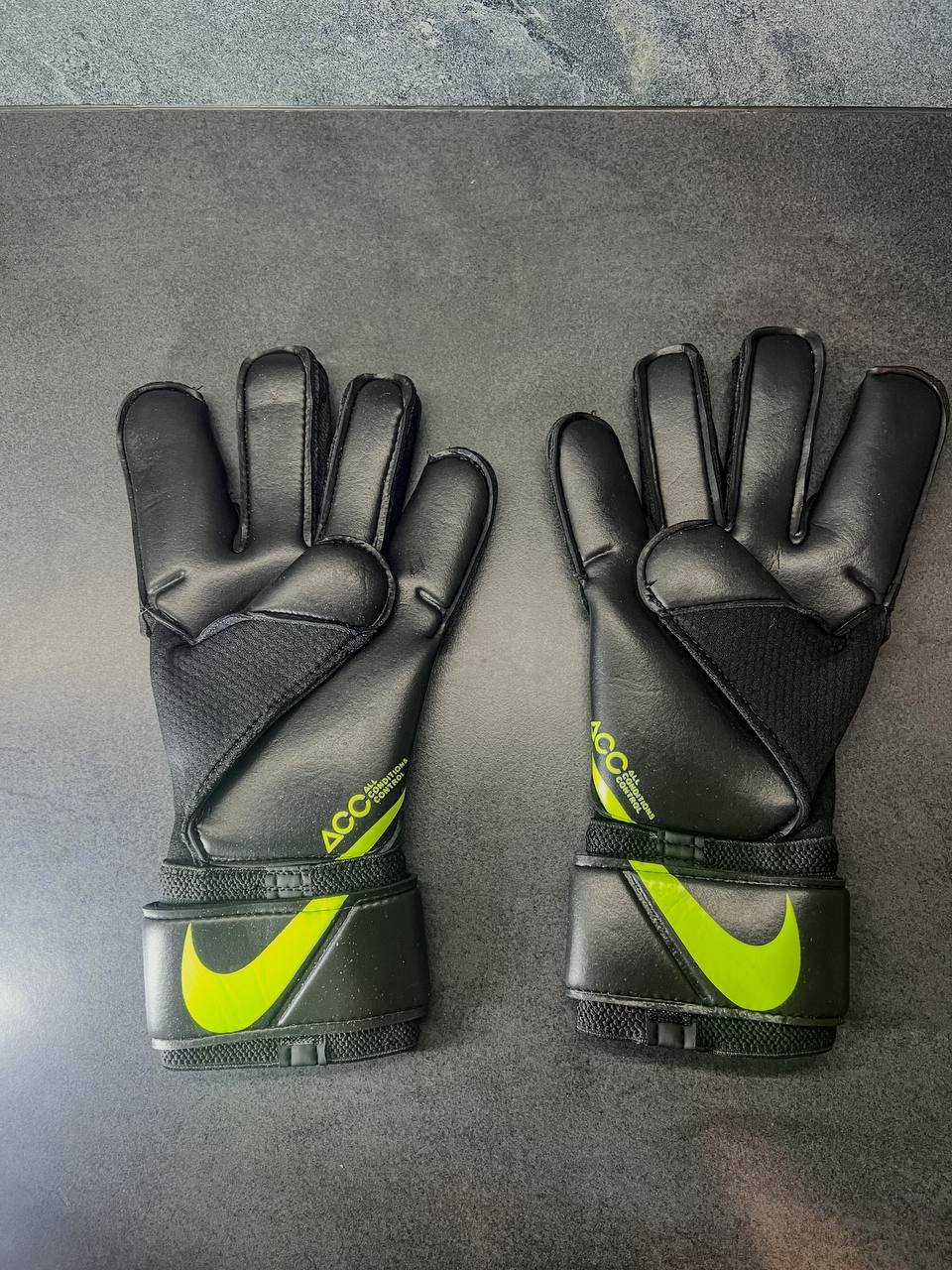 Воротарські рукавички Vapor Grip 3