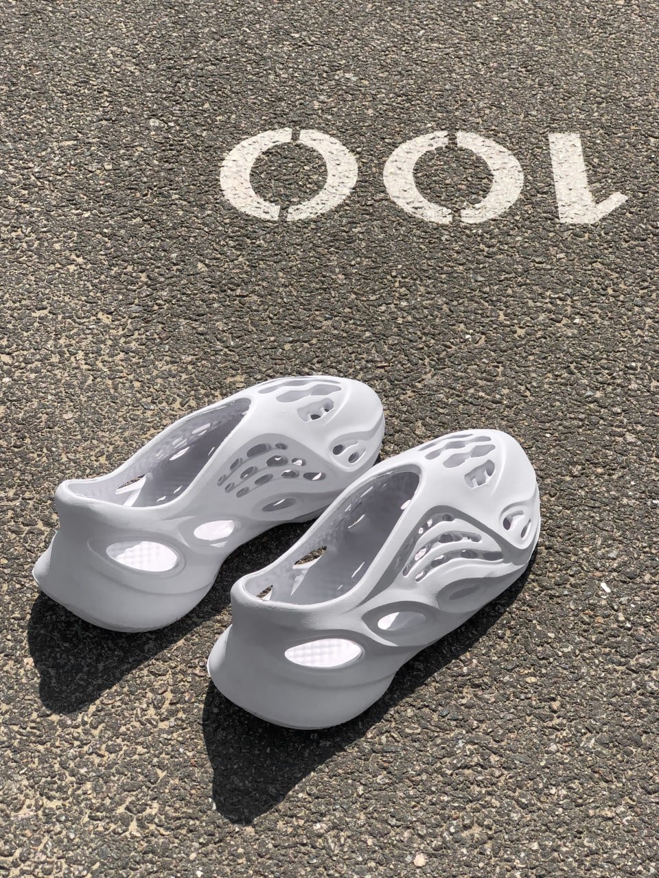 Шльопки Yeezy Foam Runner білі