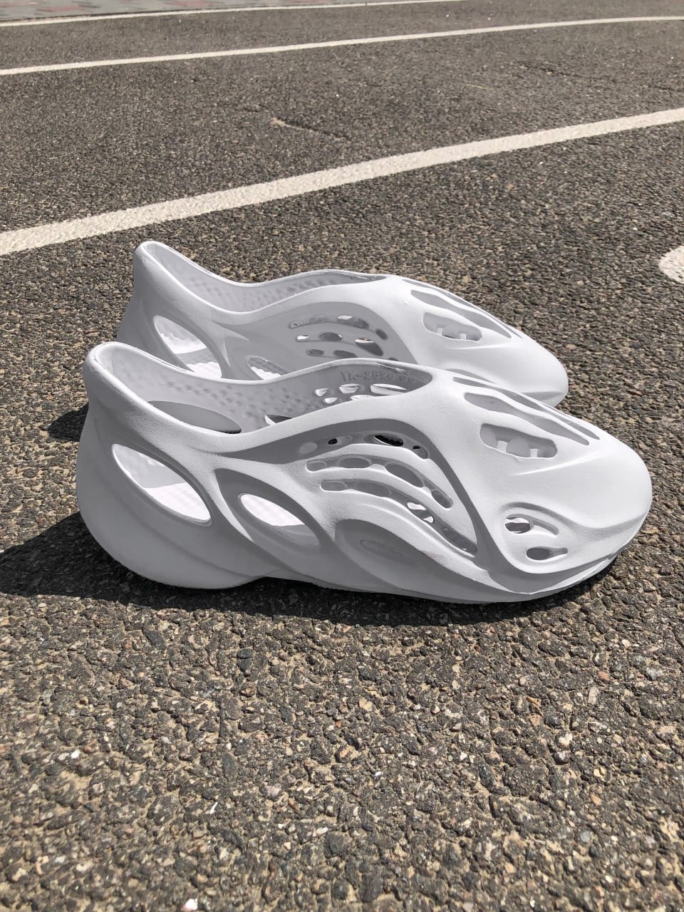 Шльопки Yeezy Foam Runner білі