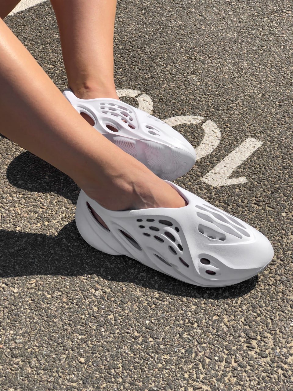 Шльопки Yeezy Foam Runner білі