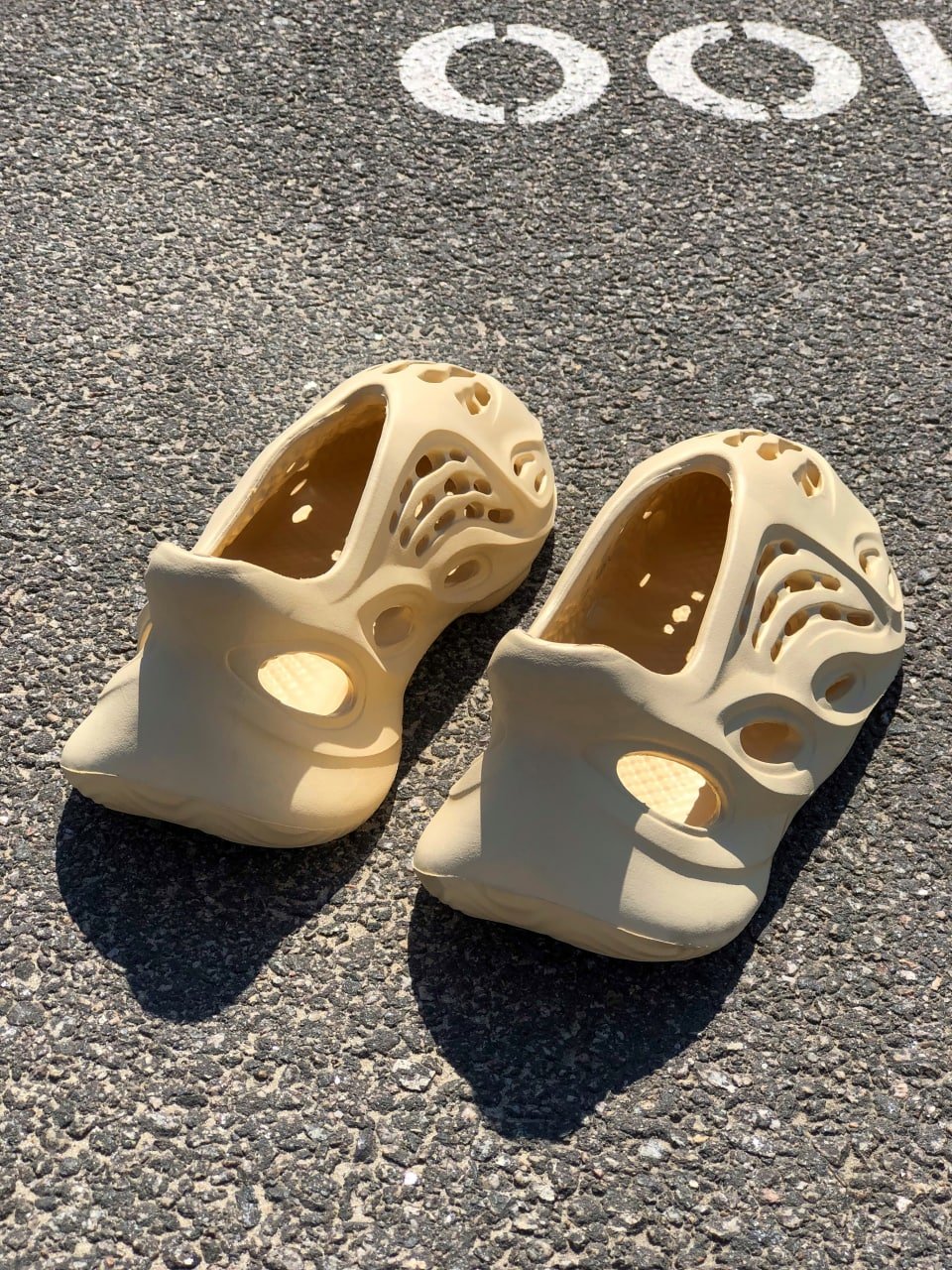 Шльопки Yeezy Foam Runner бежеві