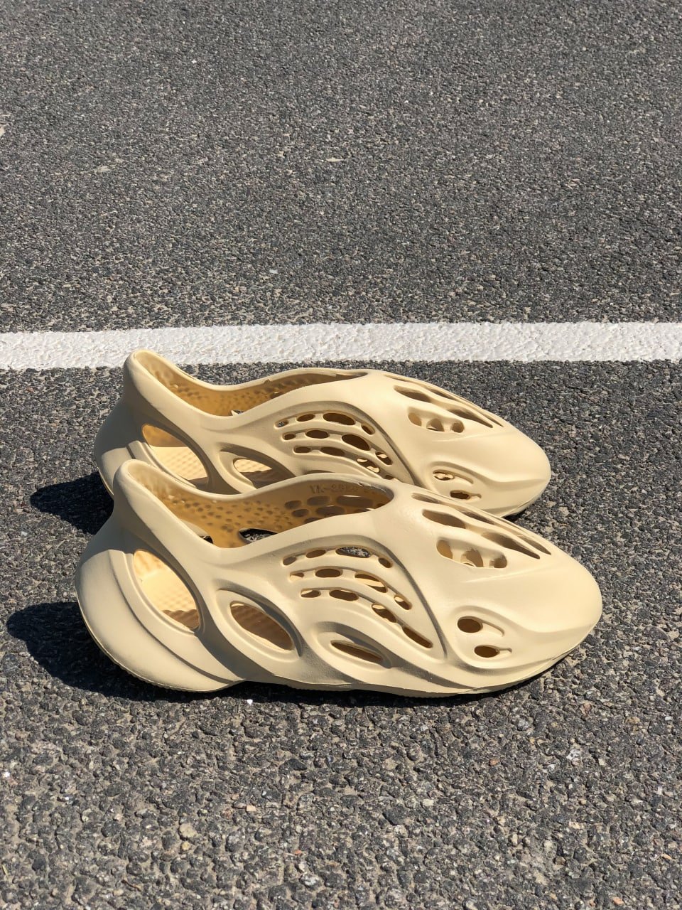 Шльопки Yeezy Foam Runner бежеві