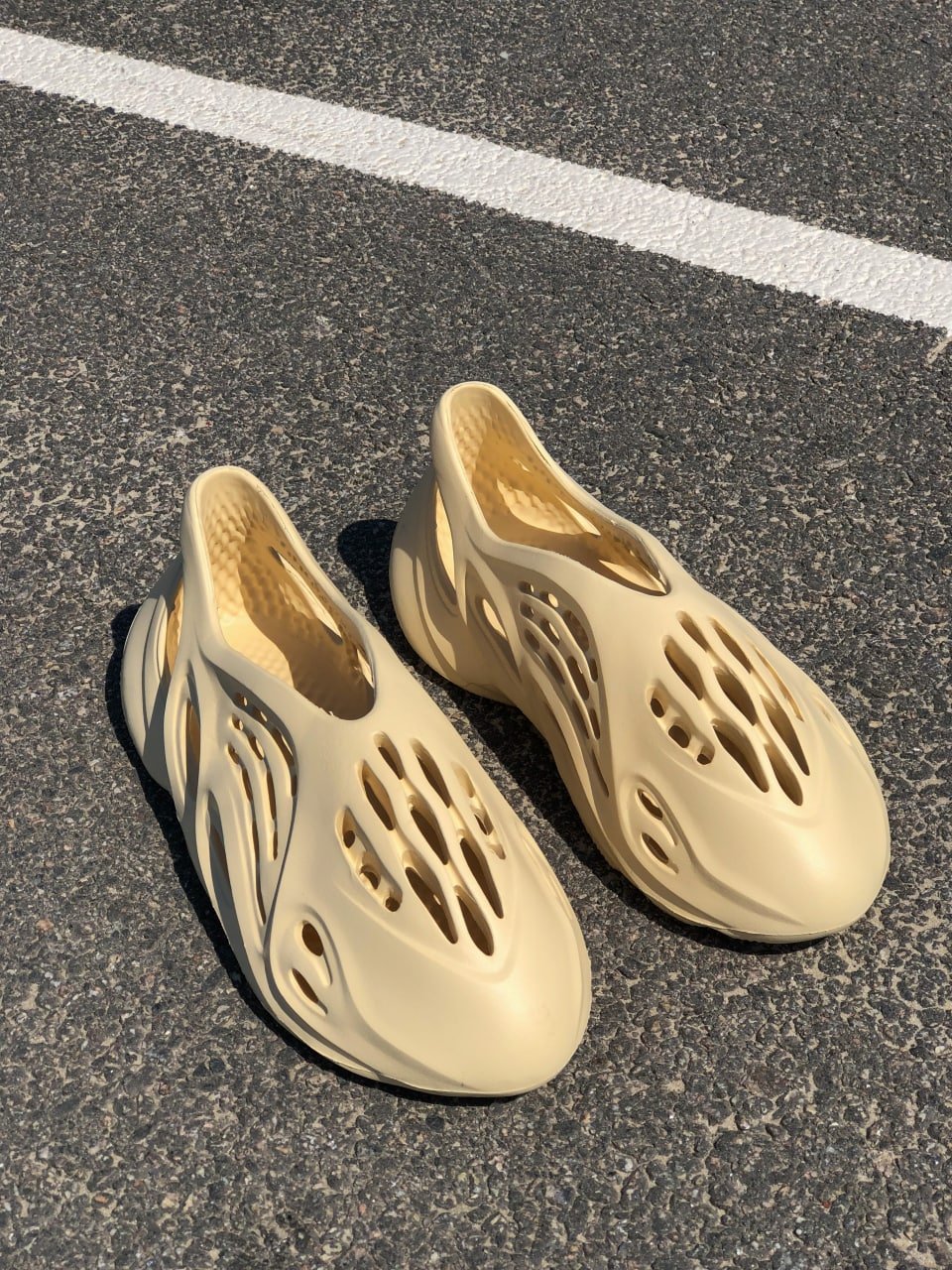 Шльопки Yeezy Foam Runner бежеві