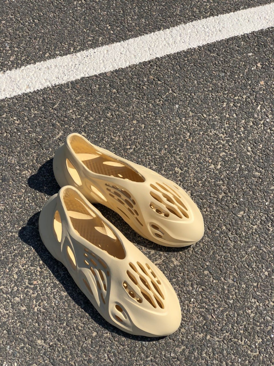 Шльопки Yeezy Foam Runner бежеві