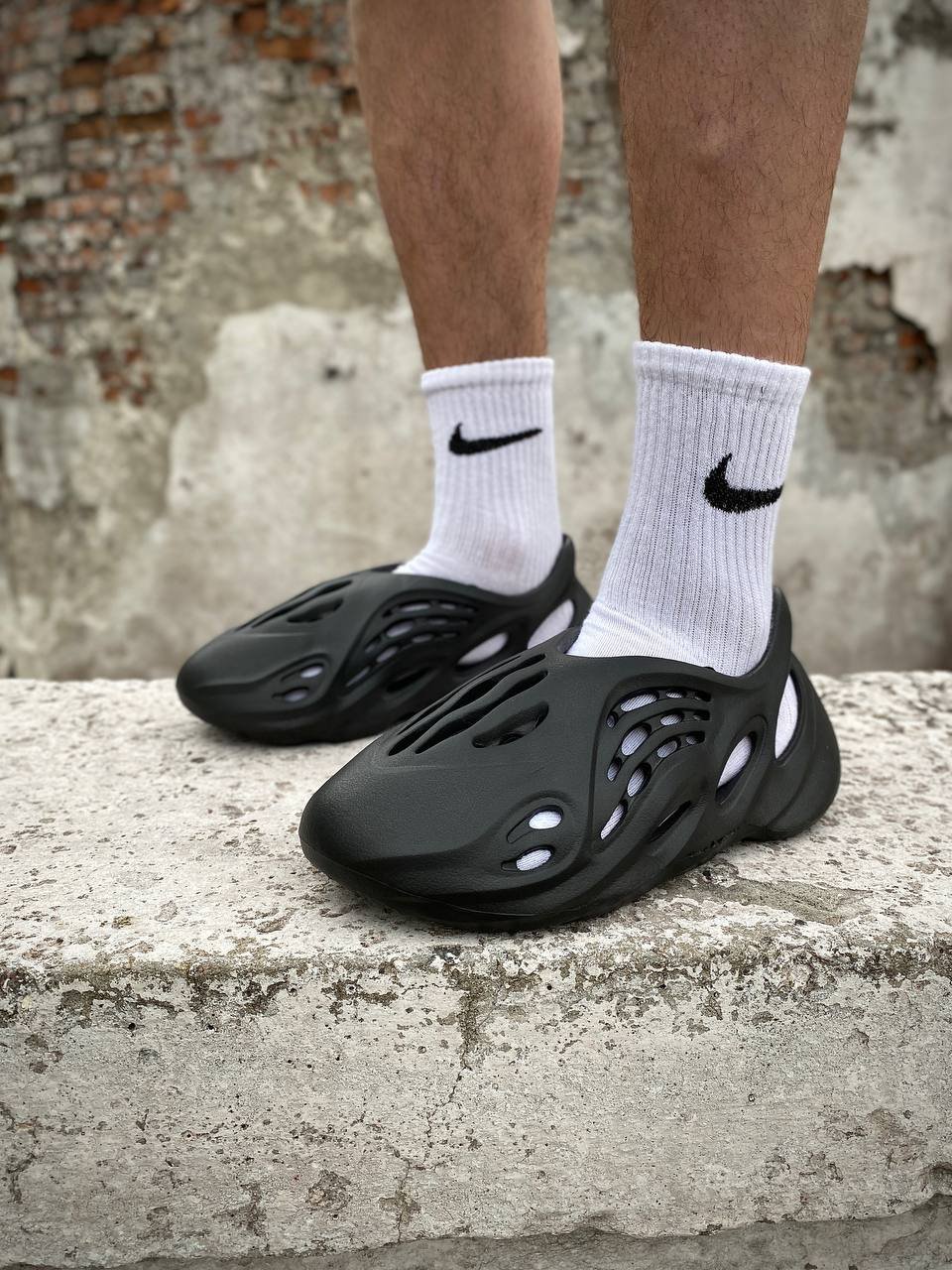 Шльопки Yeezy Foam Runner чорні