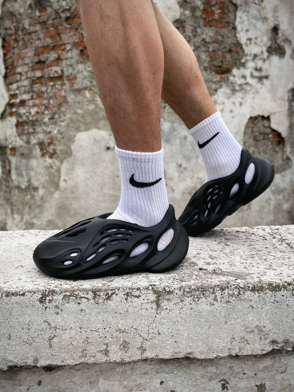 Шльопки Yeezy Foam Runner чорні