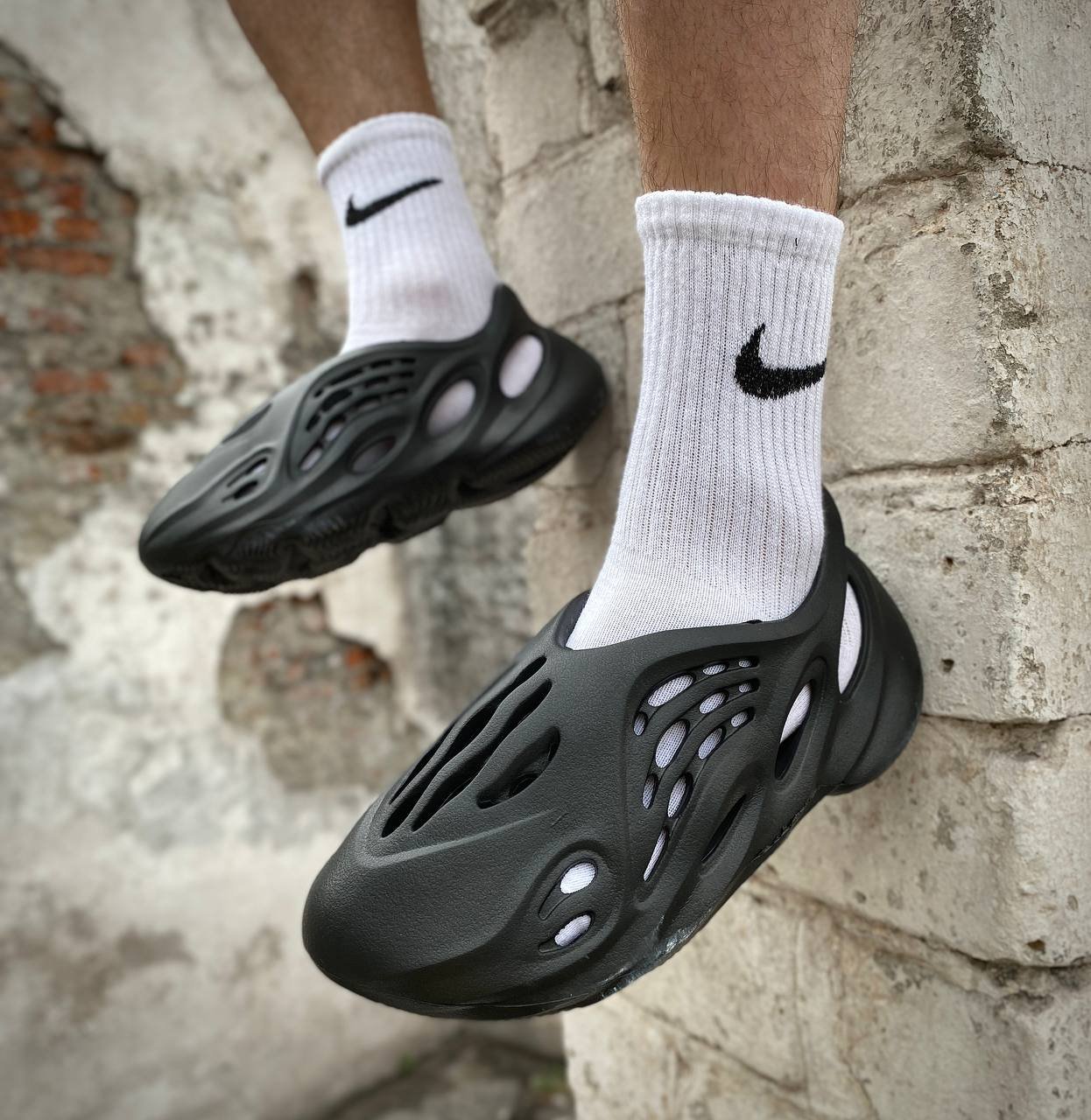 Шльопки Yeezy Foam Runner чорні