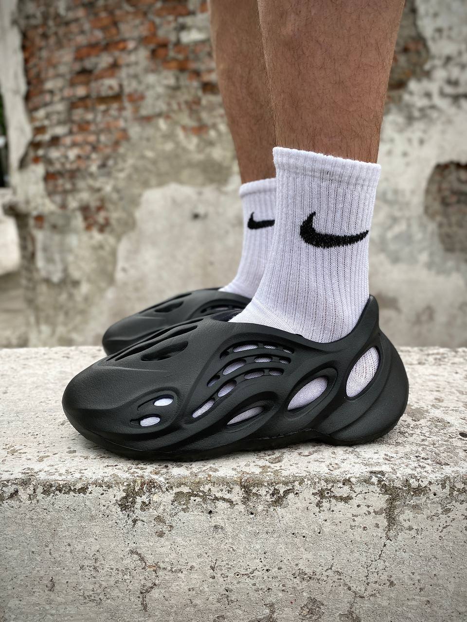 Шльопки Yeezy Foam Runner чорні