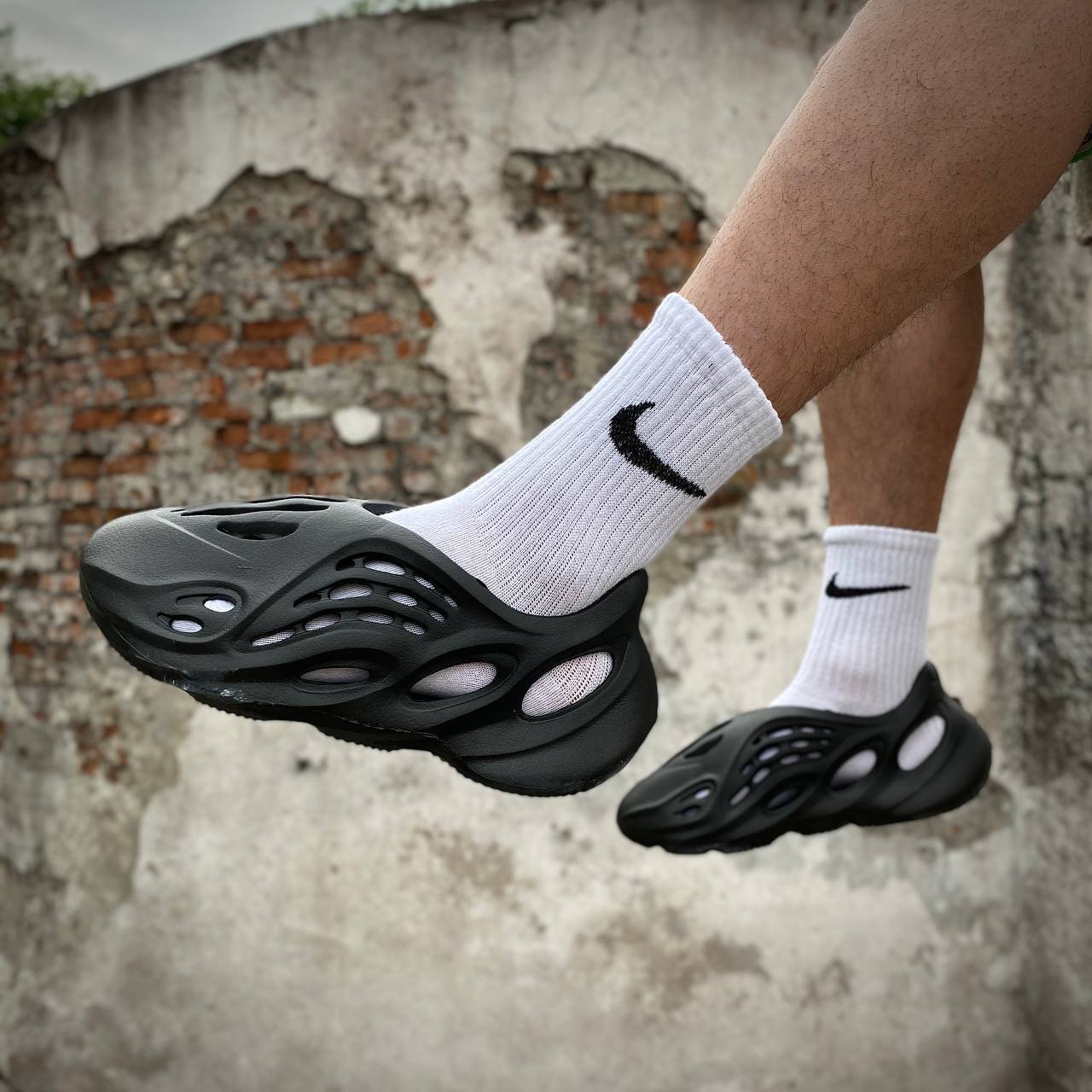 Шльопки Yeezy Foam Runner чорні