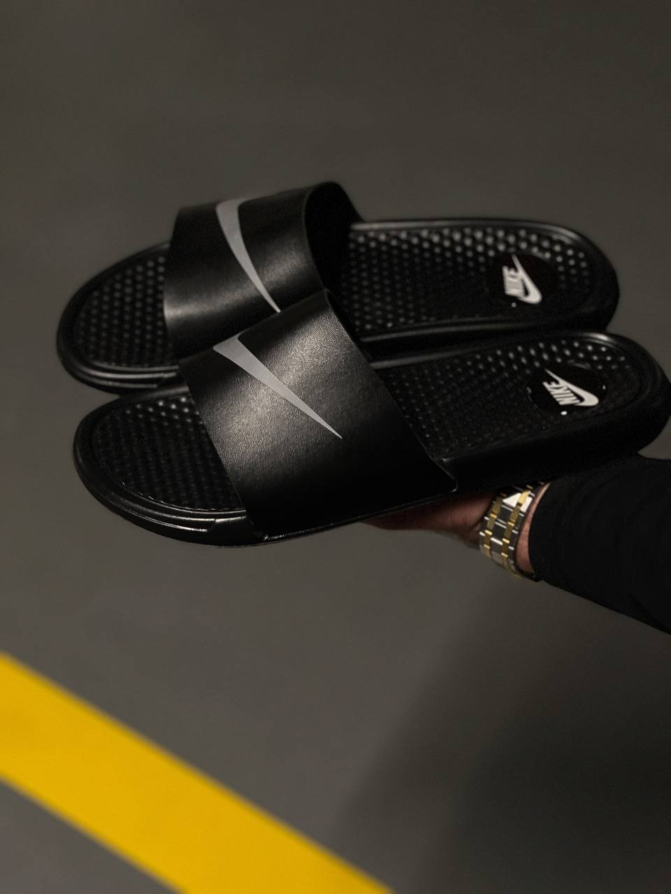 Шльопки масажні чорно-білі