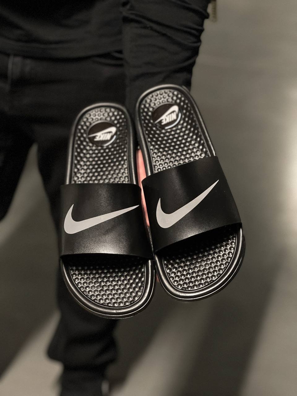 Шльопки масажні чорно-білі