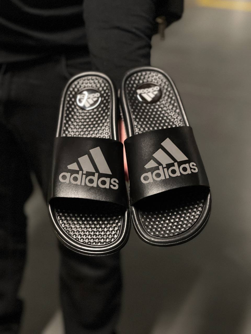 Шльопки масажні чорно-білі