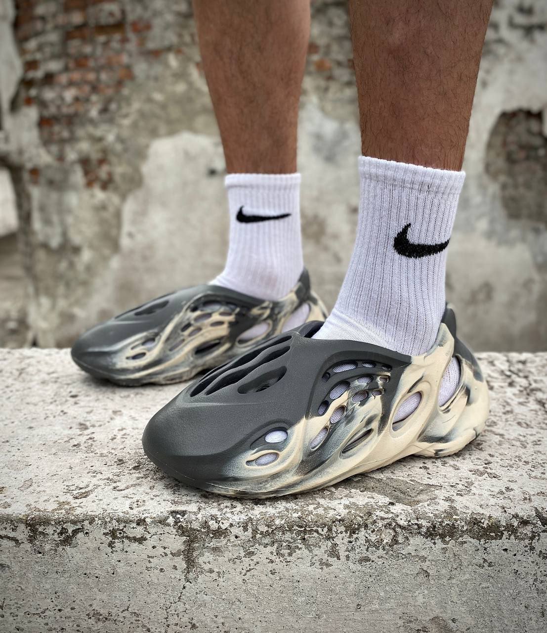 Шльопки Yeezy Foam Runner сірі