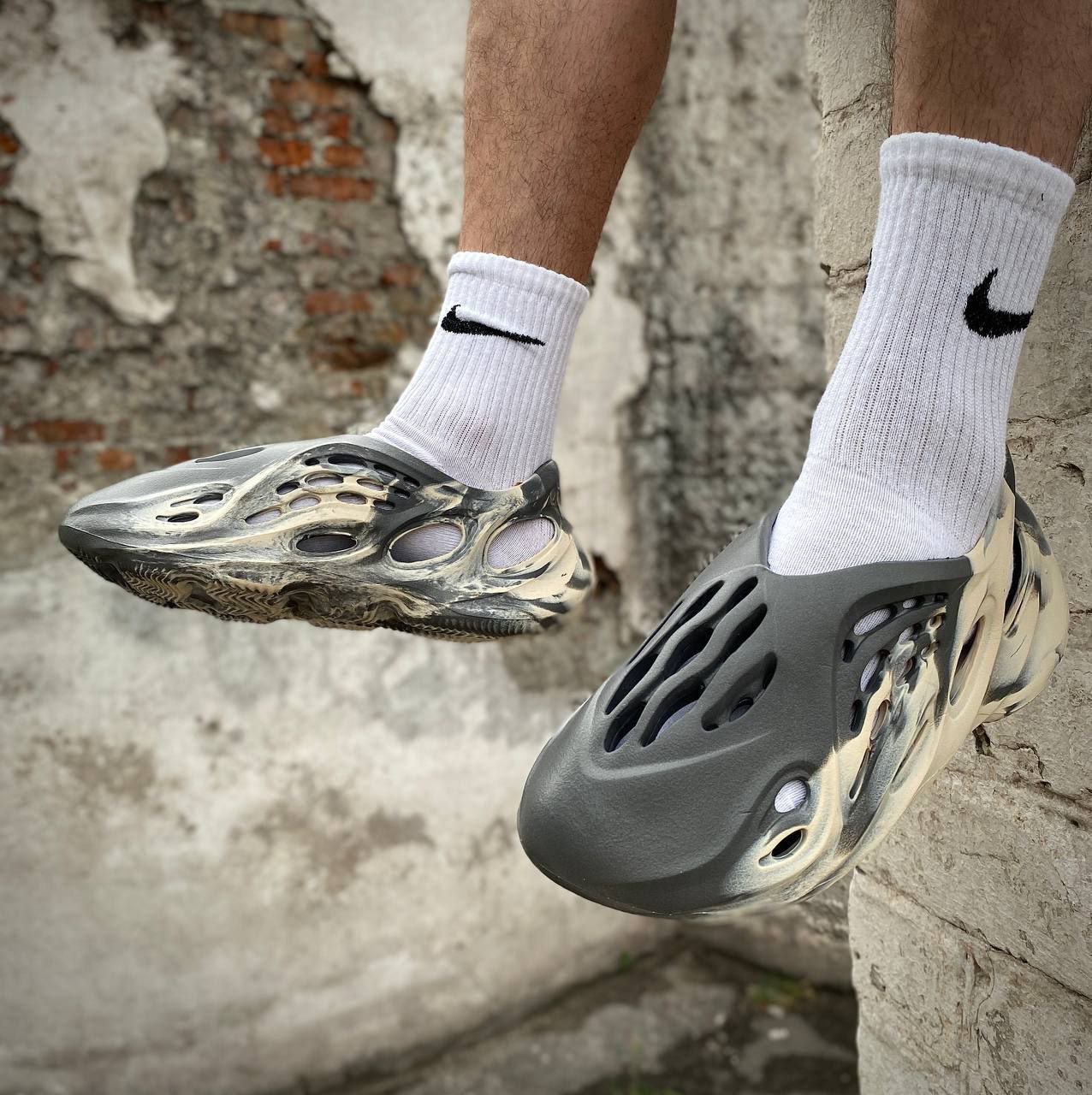 Шльопки Yeezy Foam Runner сірі