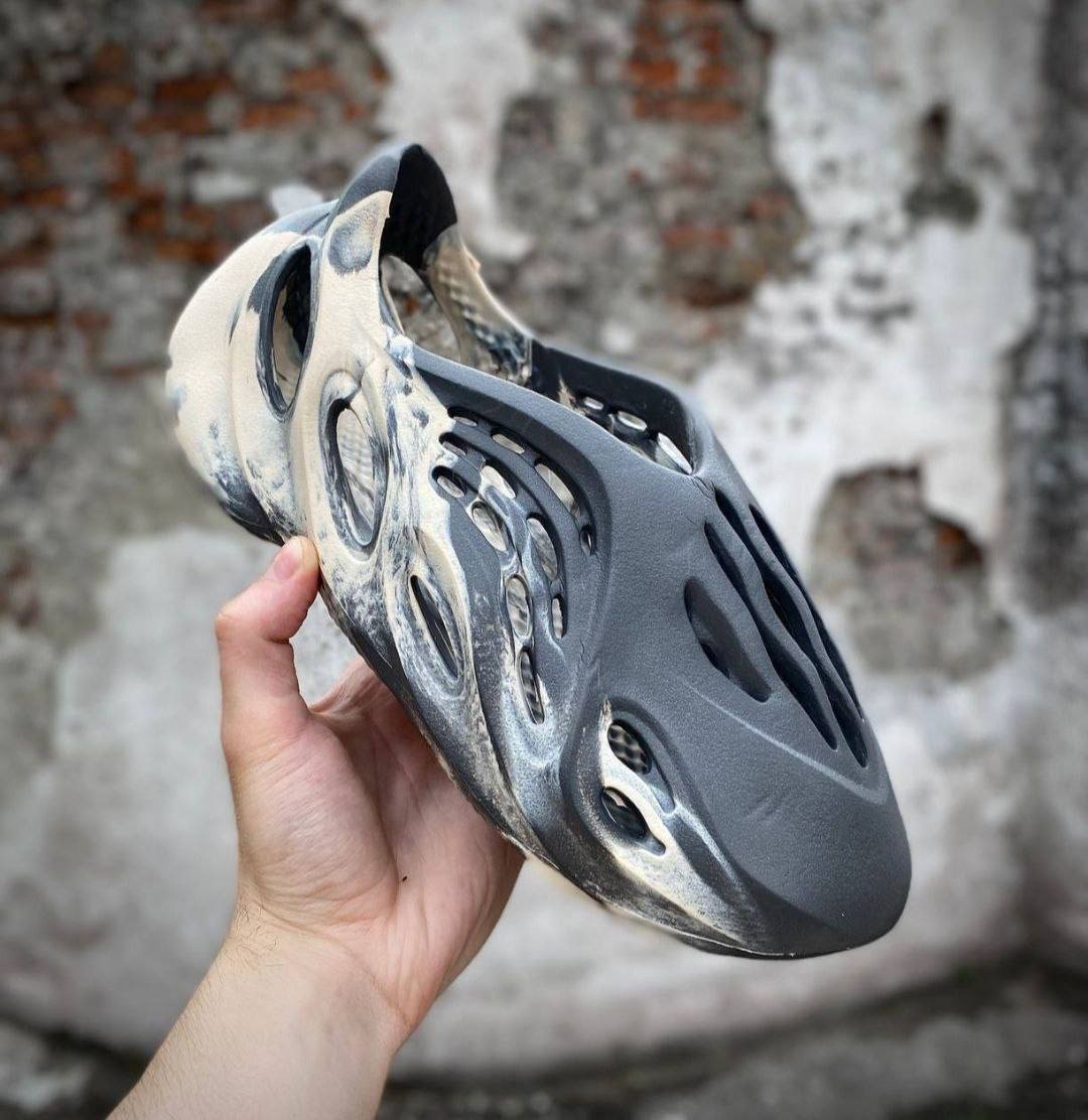 Шльопки Yeezy Foam Runner сірі