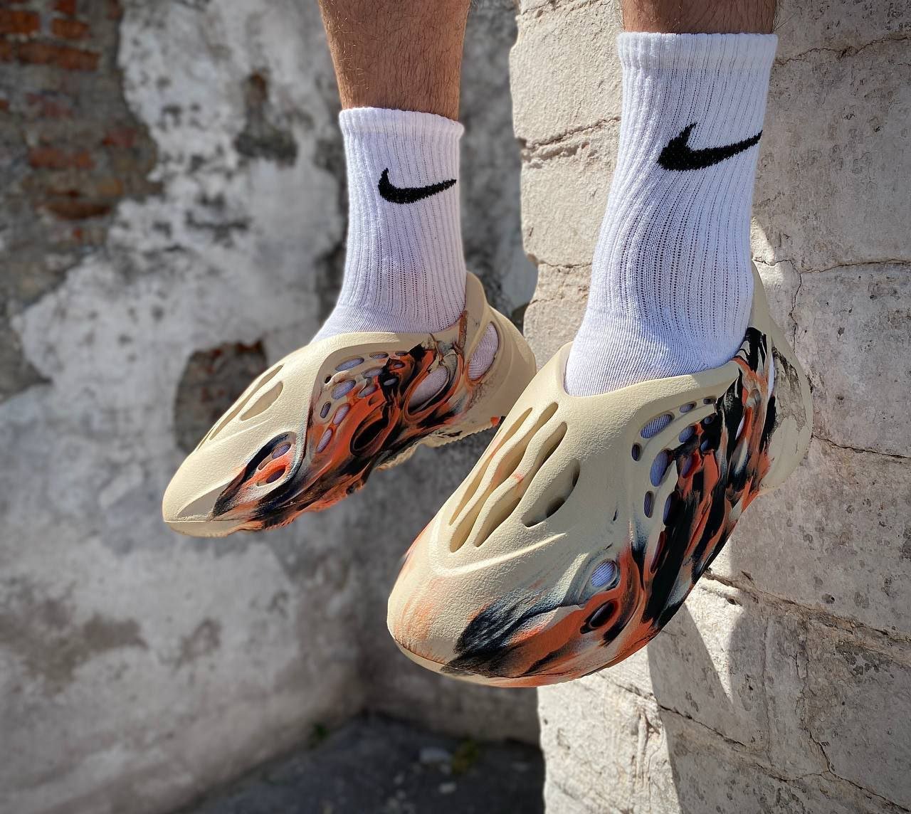 Шльопки Yeezy Foam Runner помаранчеві