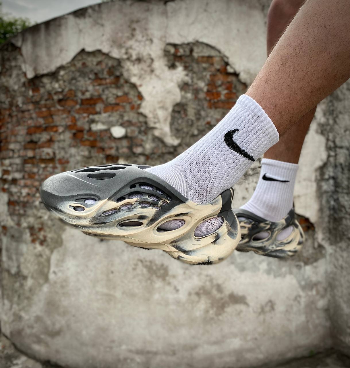 Шльопки Yeezy Foam Runner сірі