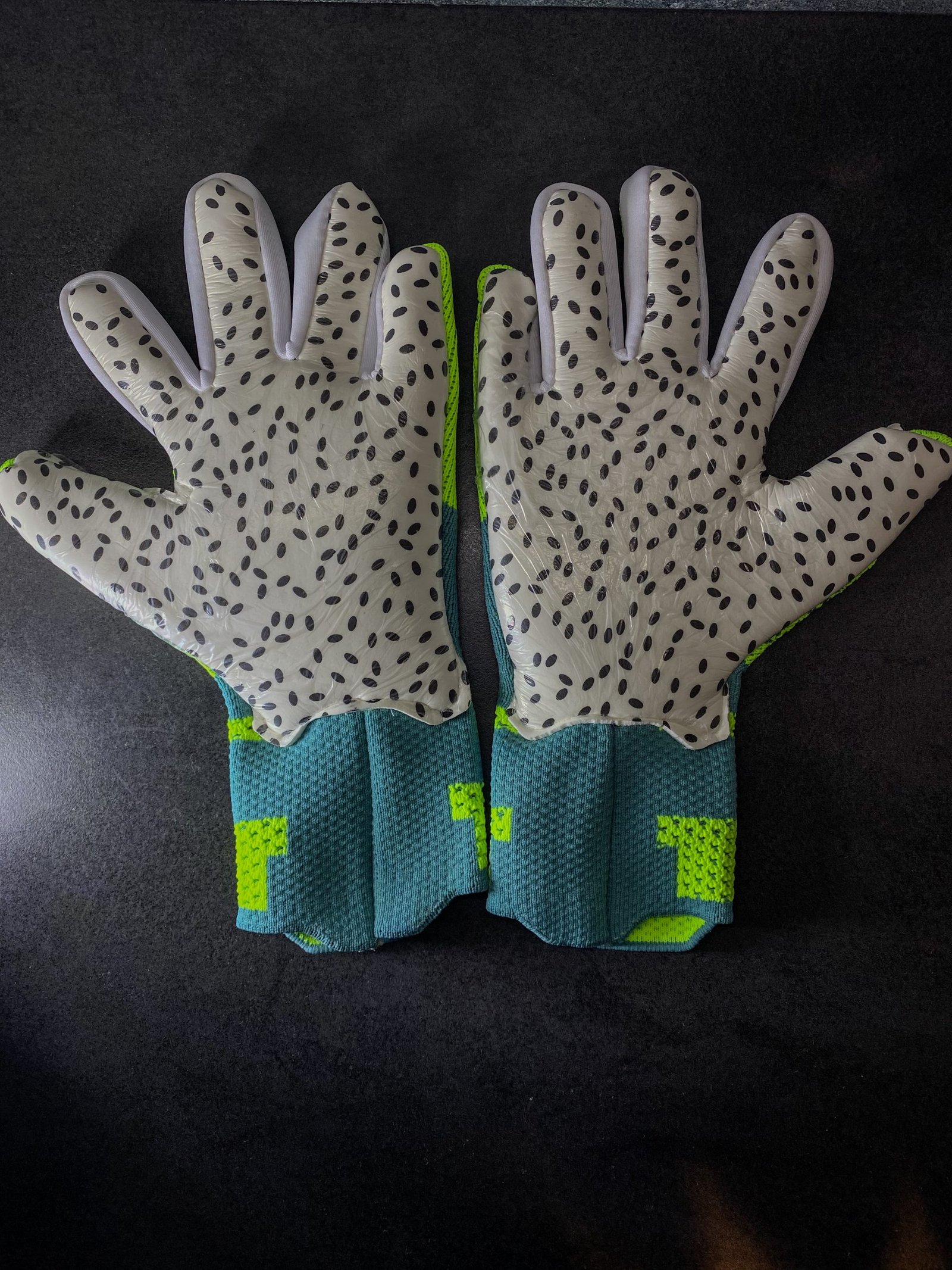 Воротарські рукавиці  FUTURE Ultimate