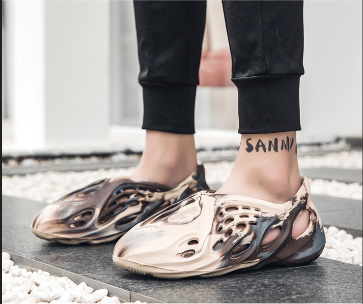 Шльопки Yeezy Foam Runner коричневі