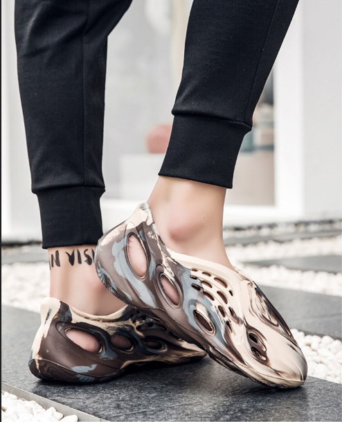 Шльопки Yeezy Foam Runner коричневі