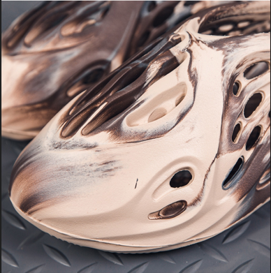 Шльопки Yeezy Foam Runner коричневі